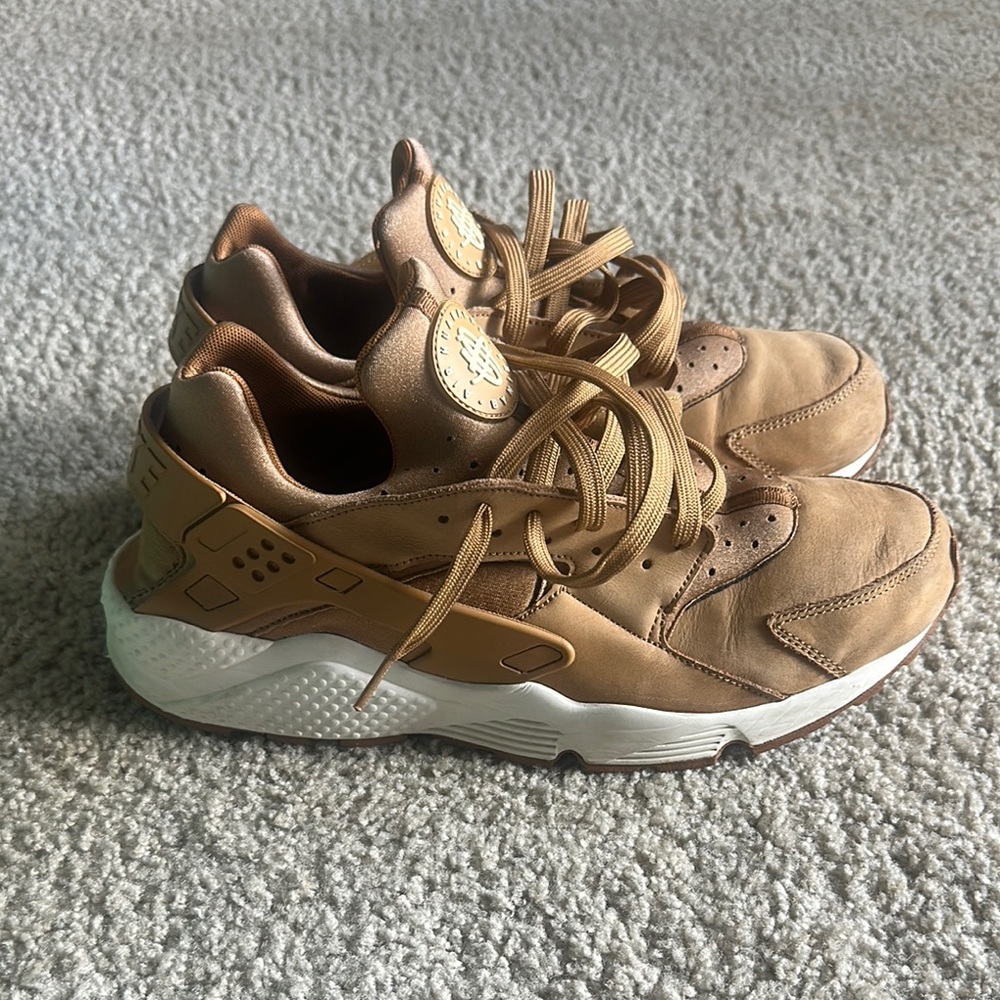 Nike Air Huarache Tan Sneakers